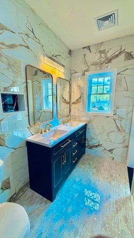 310 King St, Fall River, MA 02724