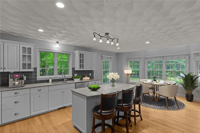 10 Lantern Brook Drive, Lincoln, RI 02865