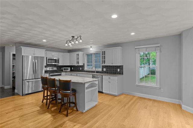 10 Lantern Brook Drive, Lincoln, RI 02865