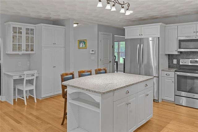 10 Lantern Brook Drive, Lincoln, RI 02865