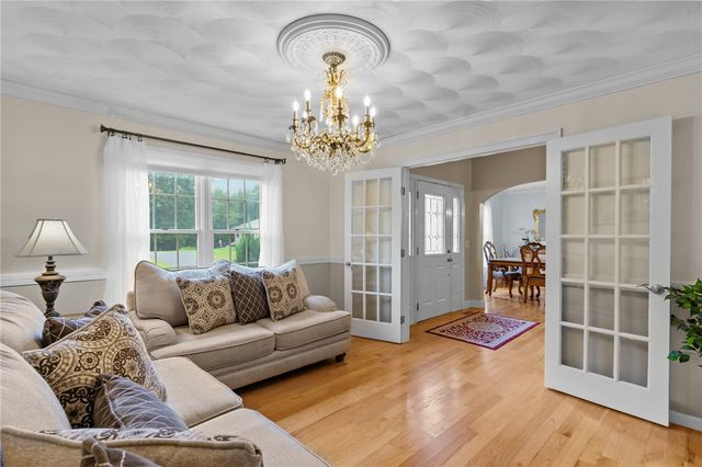 10 Lantern Brook Drive, Lincoln, RI 02865