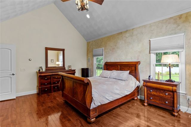 10 Lantern Brook Drive, Lincoln, RI 02865