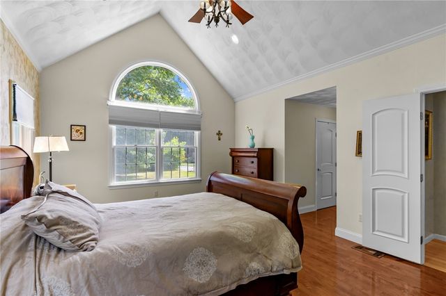 10 Lantern Brook Drive, Lincoln, RI 02865