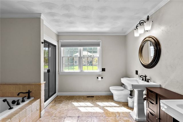 10 Lantern Brook Drive, Lincoln, RI 02865