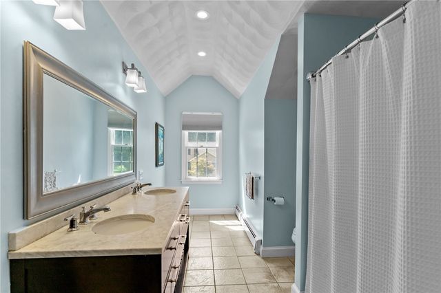 10 Lantern Brook Drive, Lincoln, RI 02865