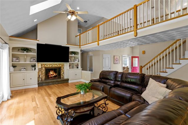 10 Lantern Brook Drive, Lincoln, RI 02865