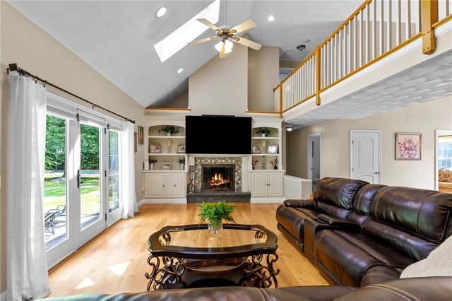 10 Lantern Brook Drive, Lincoln, RI 02865
