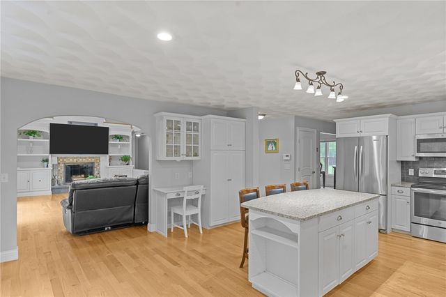 10 Lantern Brook Drive, Lincoln, RI 02865