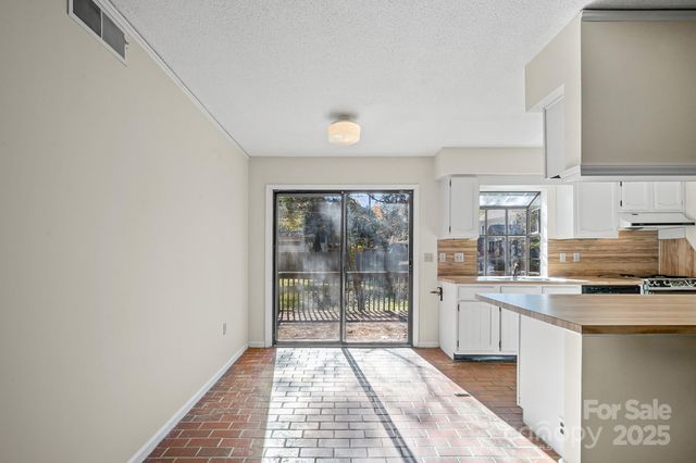 331 Meadowbrook Road, Charlotte, NC 28211