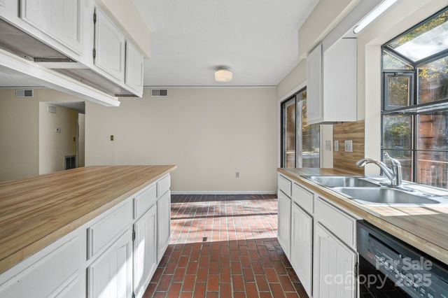 331 Meadowbrook Road, Charlotte, NC 28211