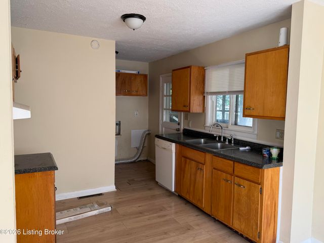 2106 Belmont Rd, Louisville, KY 40218