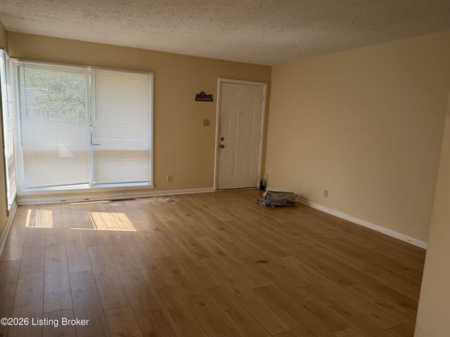 2106 Belmont Rd, Louisville, KY 40218