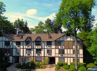 1419 Faulkner Court, Mahwah, NJ 07430