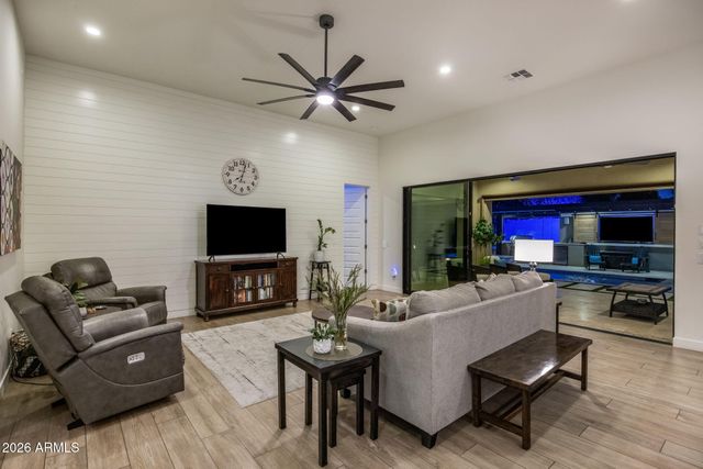 1732 E GILLCREST Road, Gilbert, AZ 85298