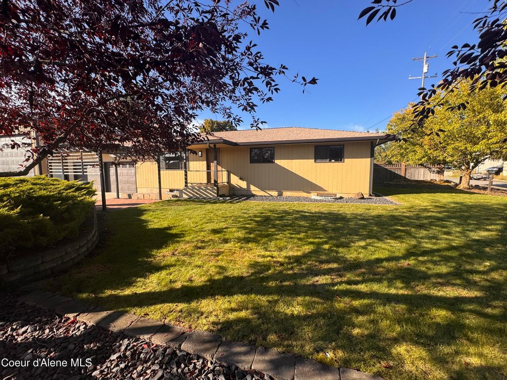1621 E HAYCRAFT AVE, Coeur d'Alene, ID 83815 photo 2