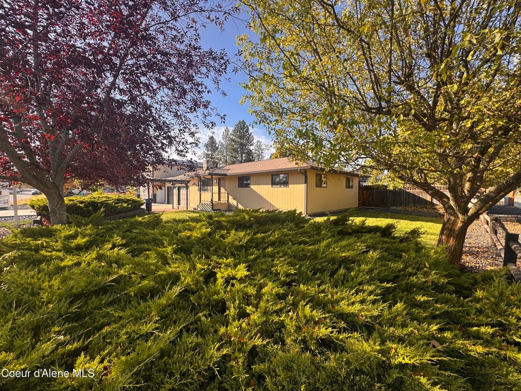 1621 E HAYCRAFT AVE, Coeur d'Alene, ID 83815 photo 3