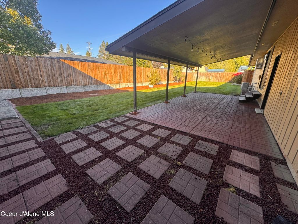 1621 E HAYCRAFT AVE, Coeur d'Alene, ID 83815 photo 4