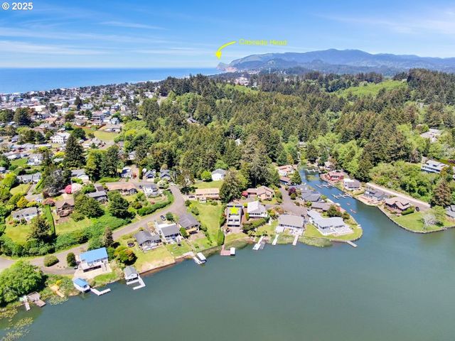 2036 Ne LAGOON Ln, Lincoln City, OR 97367