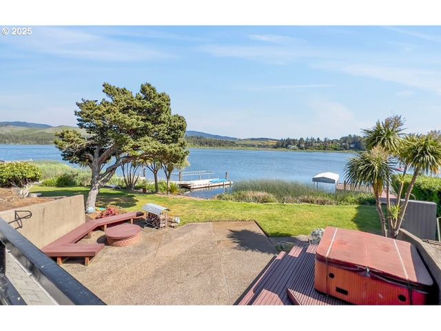 2036 Ne LAGOON Ln, Lincoln City, OR 97367