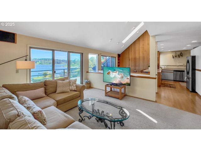 2036 Ne LAGOON Ln, Lincoln City, OR 97367