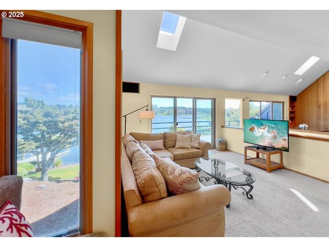 2036 Ne LAGOON Ln, Lincoln City, OR 97367