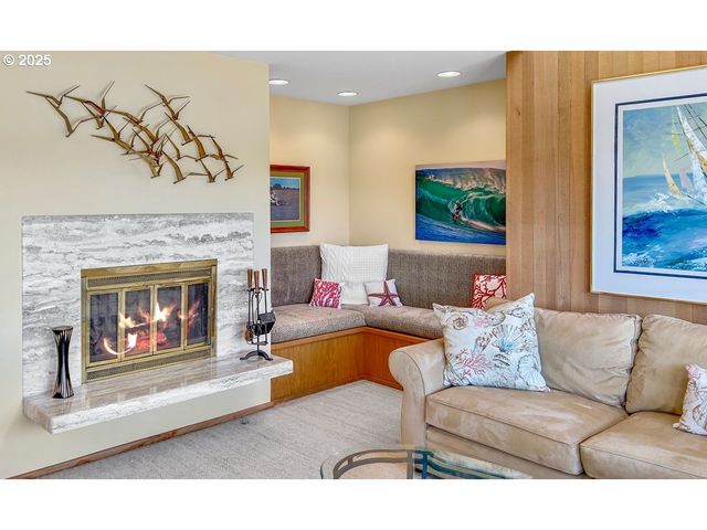 2036 Ne LAGOON Ln, Lincoln City, OR 97367