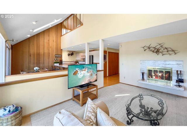 2036 Ne LAGOON Ln, Lincoln City, OR 97367