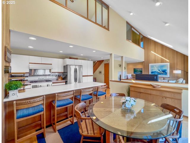 2036 Ne LAGOON Ln, Lincoln City, OR 97367