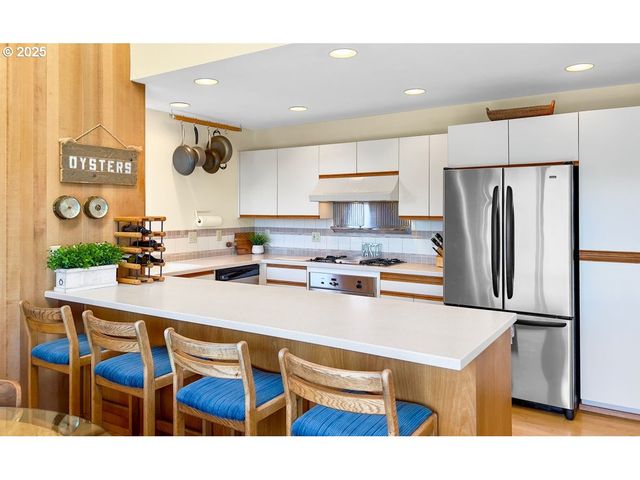 2036 Ne LAGOON Ln, Lincoln City, OR 97367