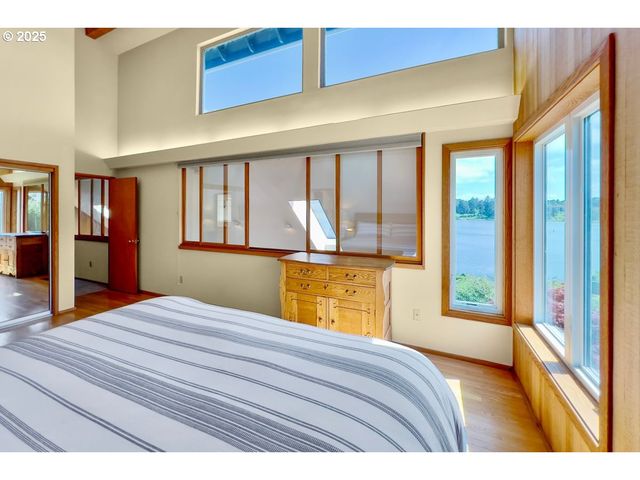 2036 Ne LAGOON Ln, Lincoln City, OR 97367