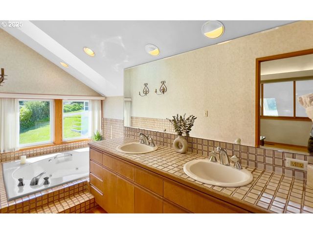 2036 Ne LAGOON Ln, Lincoln City, OR 97367