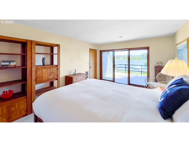 2036 Ne LAGOON Ln, Lincoln City, OR 97367