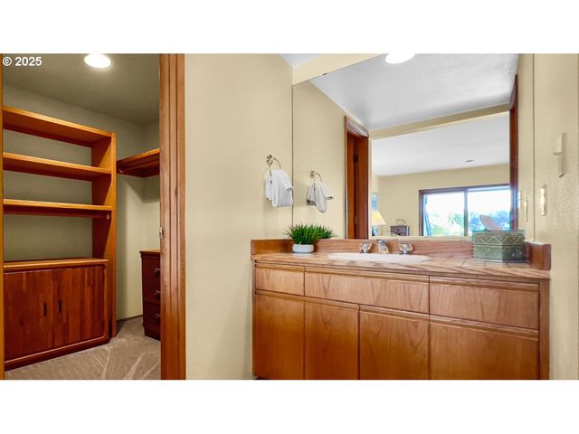 2036 Ne LAGOON Ln, Lincoln City, OR 97367