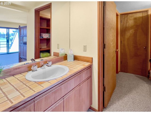 2036 Ne LAGOON Ln, Lincoln City, OR 97367