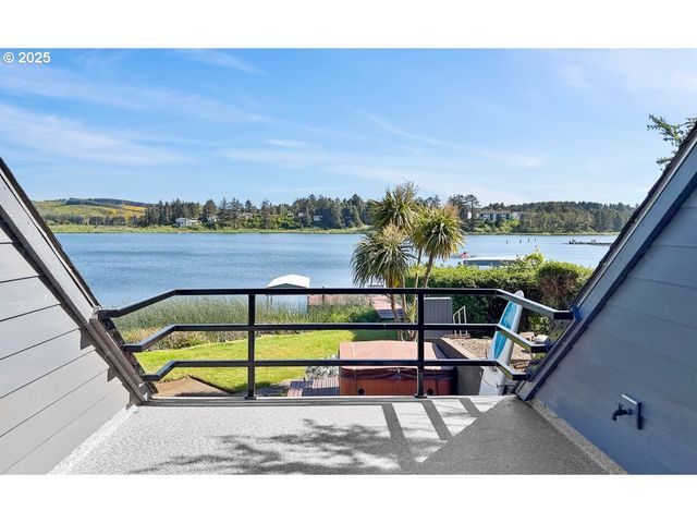 2036 Ne LAGOON Ln, Lincoln City, OR 97367