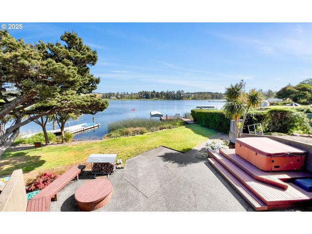 2036 Ne LAGOON Ln, Lincoln City, OR 97367