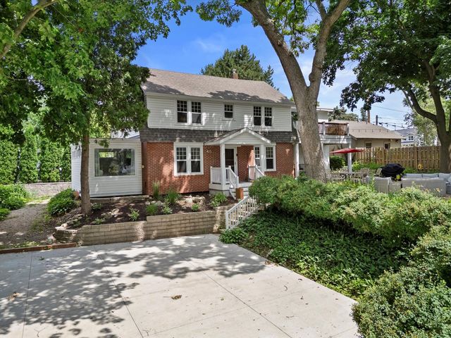 415 S Lake Shore Drive, Lake Geneva, WI 53147