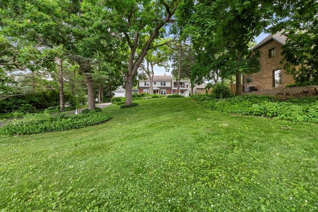 415 S Lake Shore Drive, Lake Geneva, WI 53147