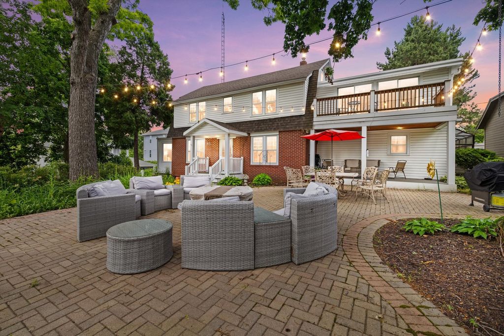 415 S Lake Shore Drive, Lake Geneva, WI 53147