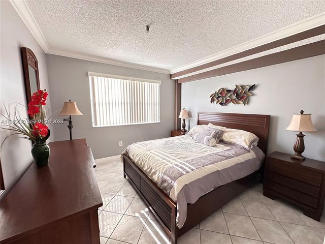 250 181st Dr 209, Sunny Isles Beach, FL 33160