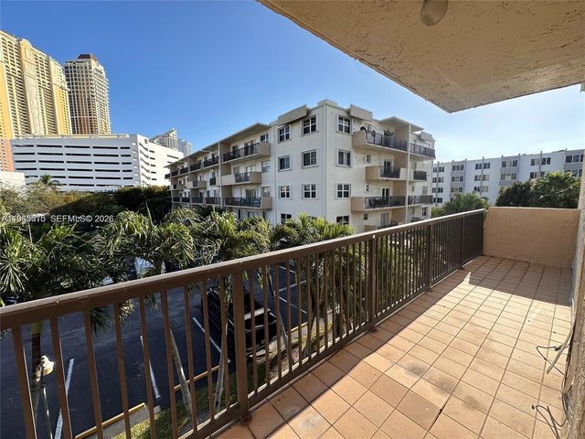 250 181st Dr 209, Sunny Isles Beach, FL 33160