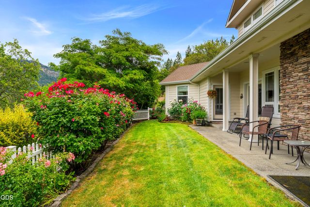 2226 SE Linden Lane, Grants Pass, OR 97527