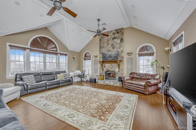 2 Garnett Hill Road, Chester, NY 10918