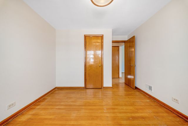 5143 S Rutherford Avenue, Chicago, IL 60638
