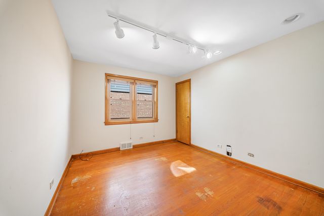 5143 S Rutherford Avenue, Chicago, IL 60638