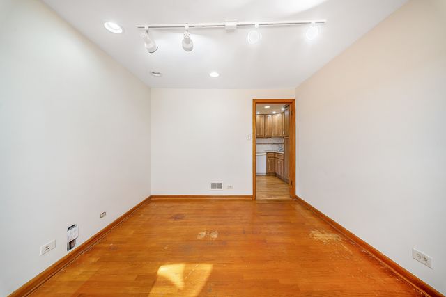 5143 S Rutherford Avenue, Chicago, IL 60638