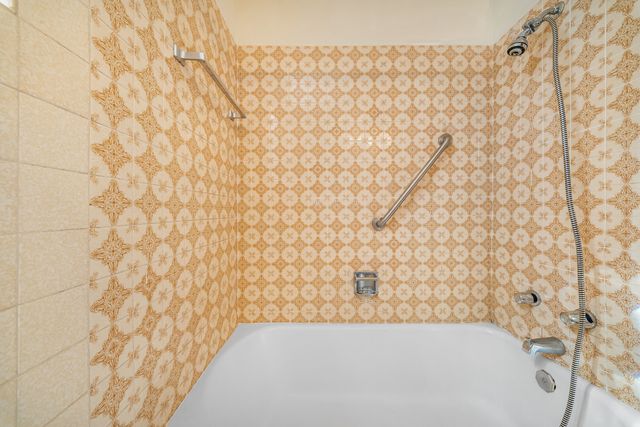 5143 S Rutherford Avenue, Chicago, IL 60638