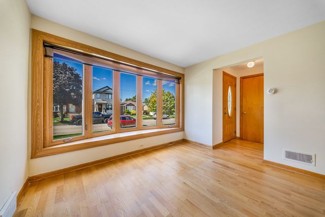 5143 S Rutherford Avenue, Chicago, IL 60638