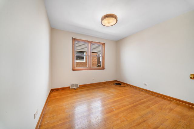 5143 S Rutherford Avenue, Chicago, IL 60638