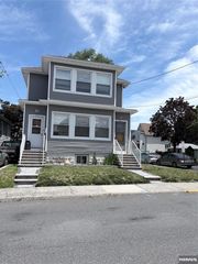 210-212 Franklin Street, Secaucus, NJ 07094